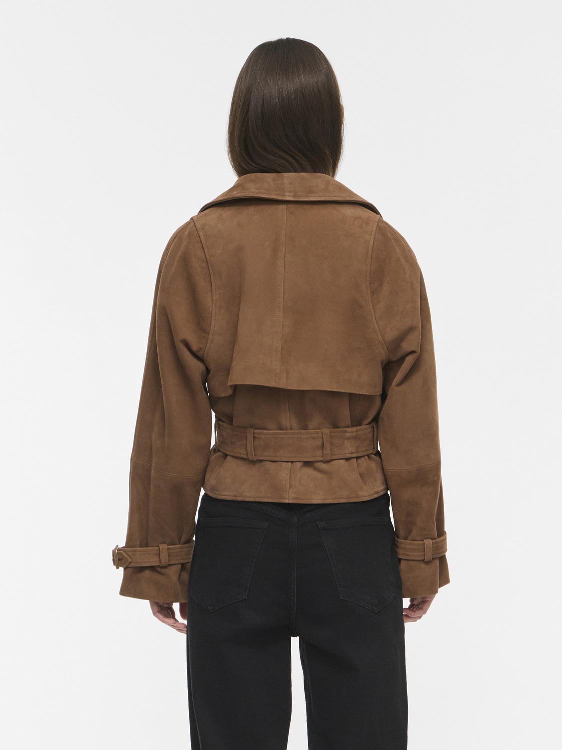 model_shot-back